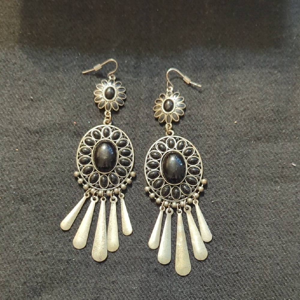 Silver Tone Black Floral Daisy Dangle Drop Statement Earrings